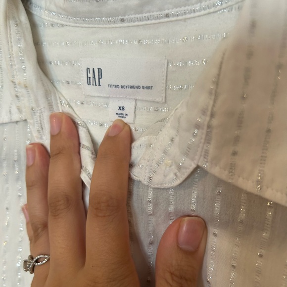 GAP White Fitted Boyfriend Button Down with Silver Stripes - Picture 5 of 6